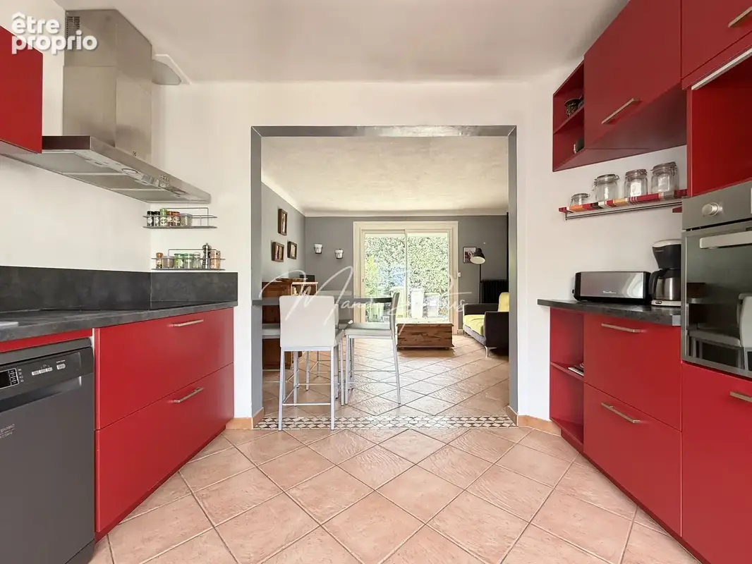 Maison 91 m² à Saint-Esteve  - photo 5