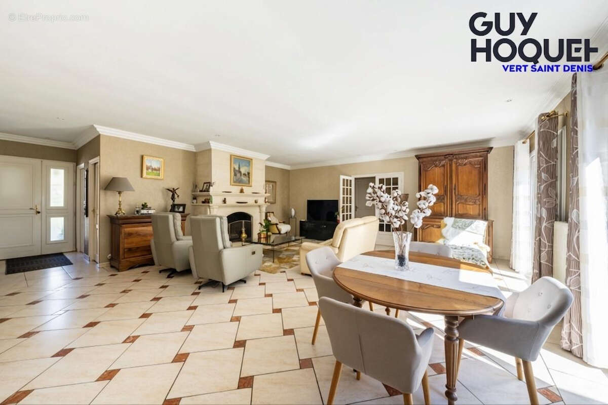 Maison à VERT-SAINT-DENIS