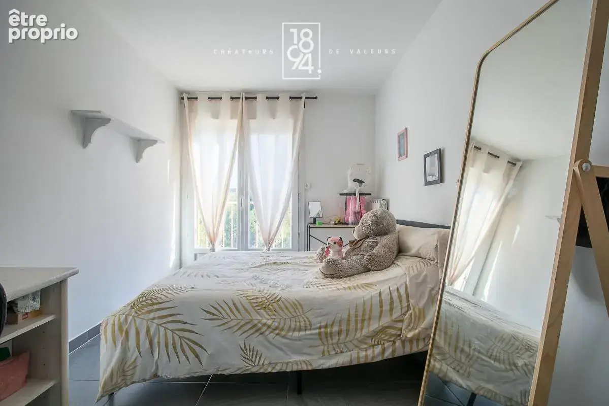 Traversant de type 4 en etage avec parking ,balcon et cave - photo 5