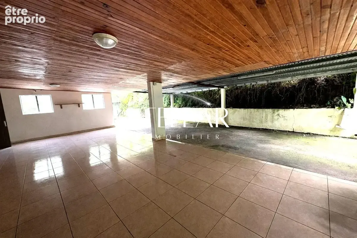Maison 9 pièces 233 m² à vendre à Sainte-Marie (97438) - photo 4