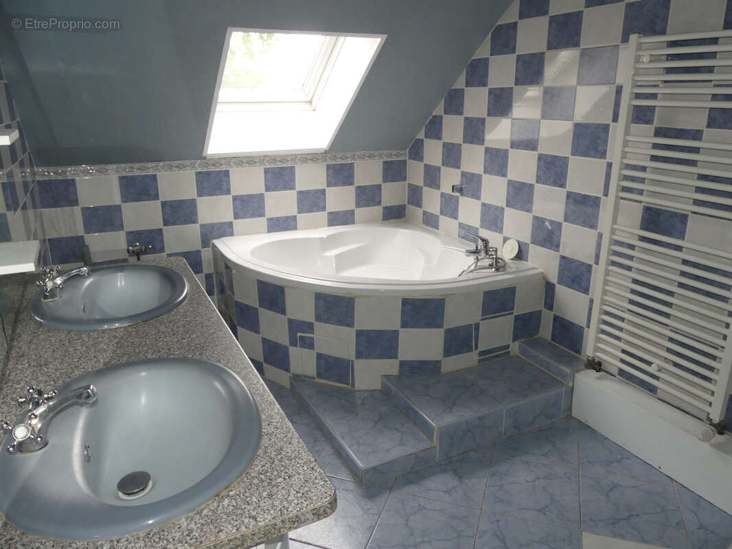 Maison à LA CHAPELLE-SAINT-LUC