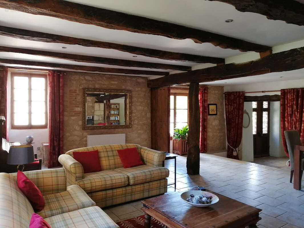 Maison à CAHUZAC-SUR-VERE