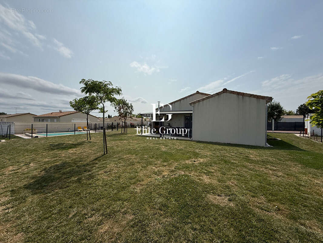 A VENDRE très joli pavillon avec piscine à Jarnac 126 m2 - photo 18