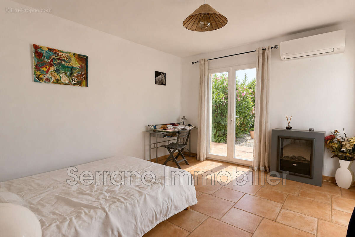 Maison 238 m² à Salazac  - photo 4