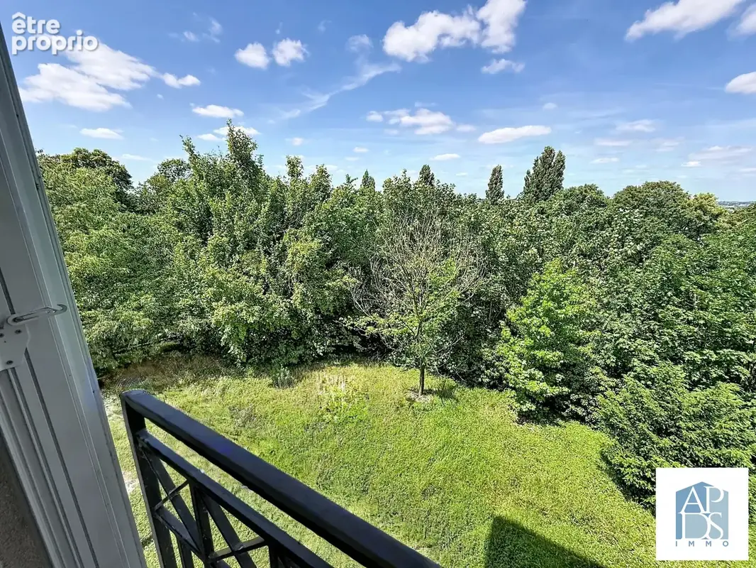 Vue depuis cuisine et chambre 2