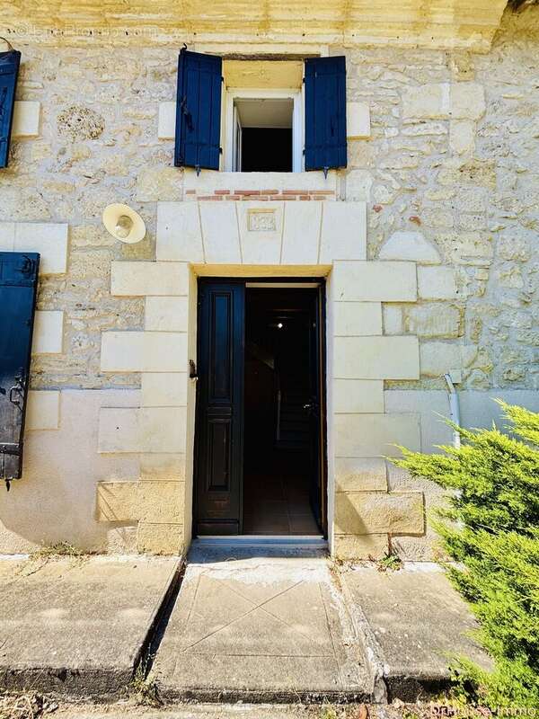 Maison à MONTPEYROUX