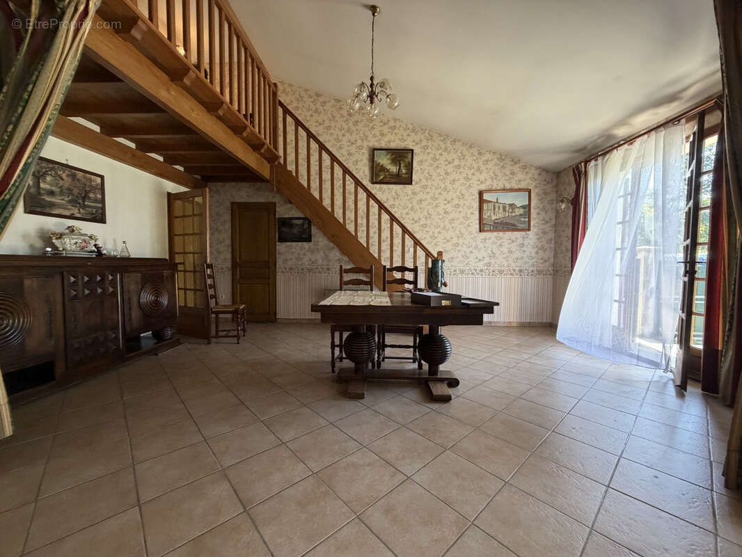Maison à LA ROCHE-CHALAIS