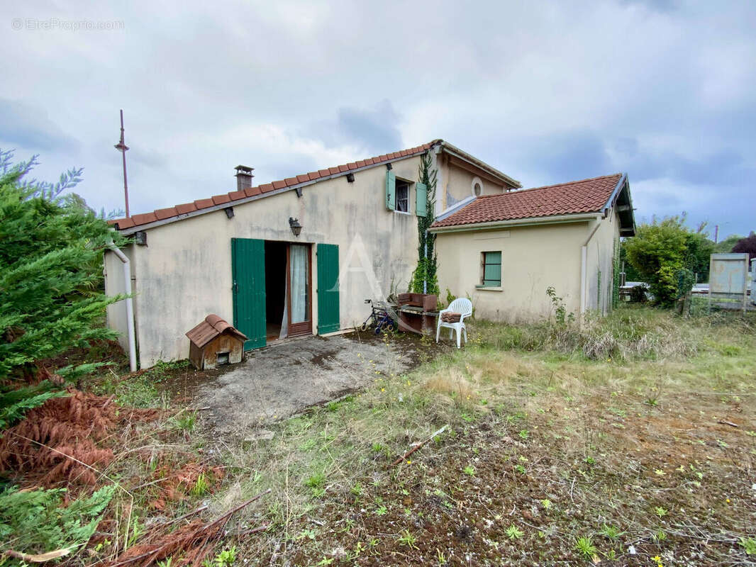 Maison à SAINT-GERMAIN-DE-LUSIGNAN
