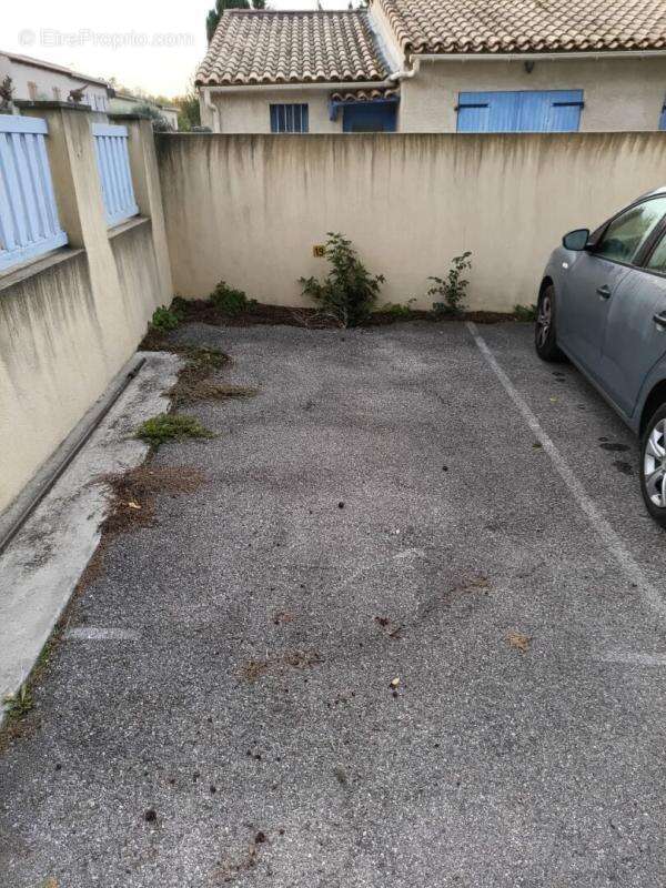 Parking à SALON-DE-PROVENCE