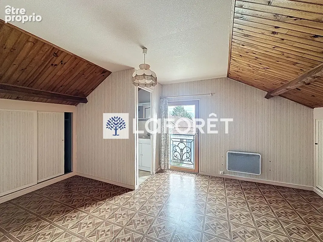 Maison sur 3 niveaux avec un sous sol  - Fort potentiel - Centre Saint-Nom - photo 12