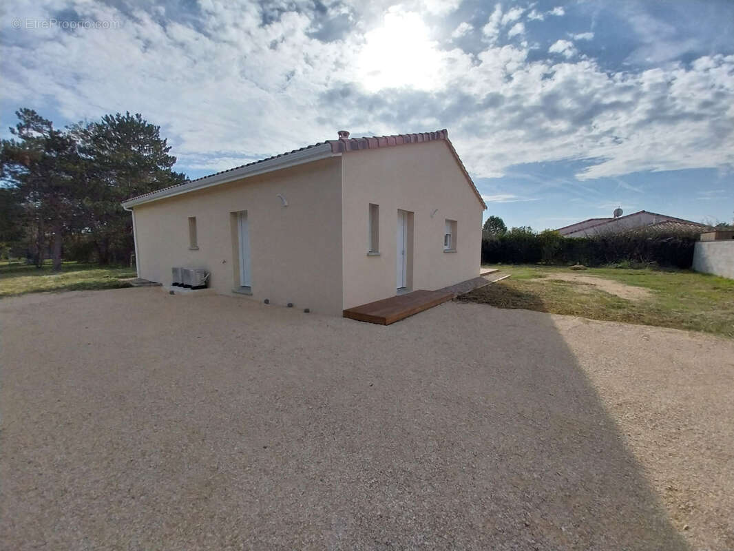 Maison à NEGREPELISSE