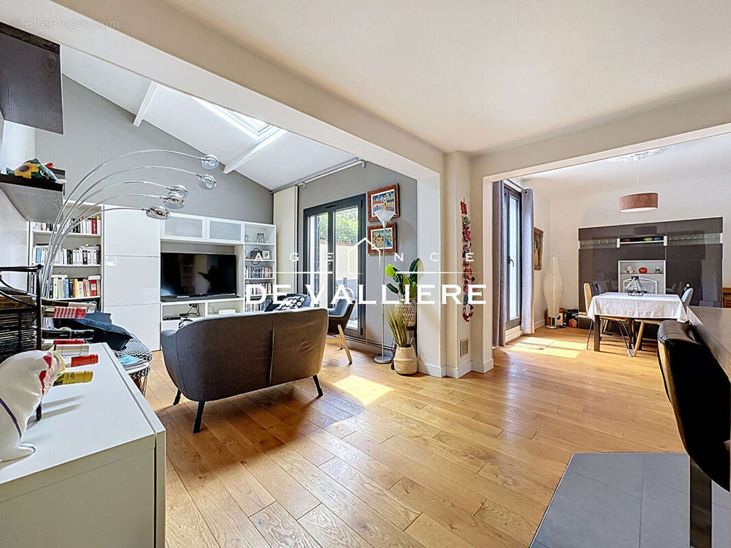 Rueil Malmaison - Côteaux - Maison 6 pièces 4 chambres - photo 2