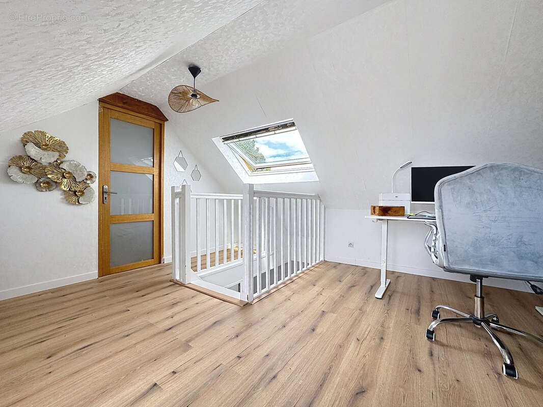 Maison individuelle semi plain pied 5 chambres CRESPIN - photo 12