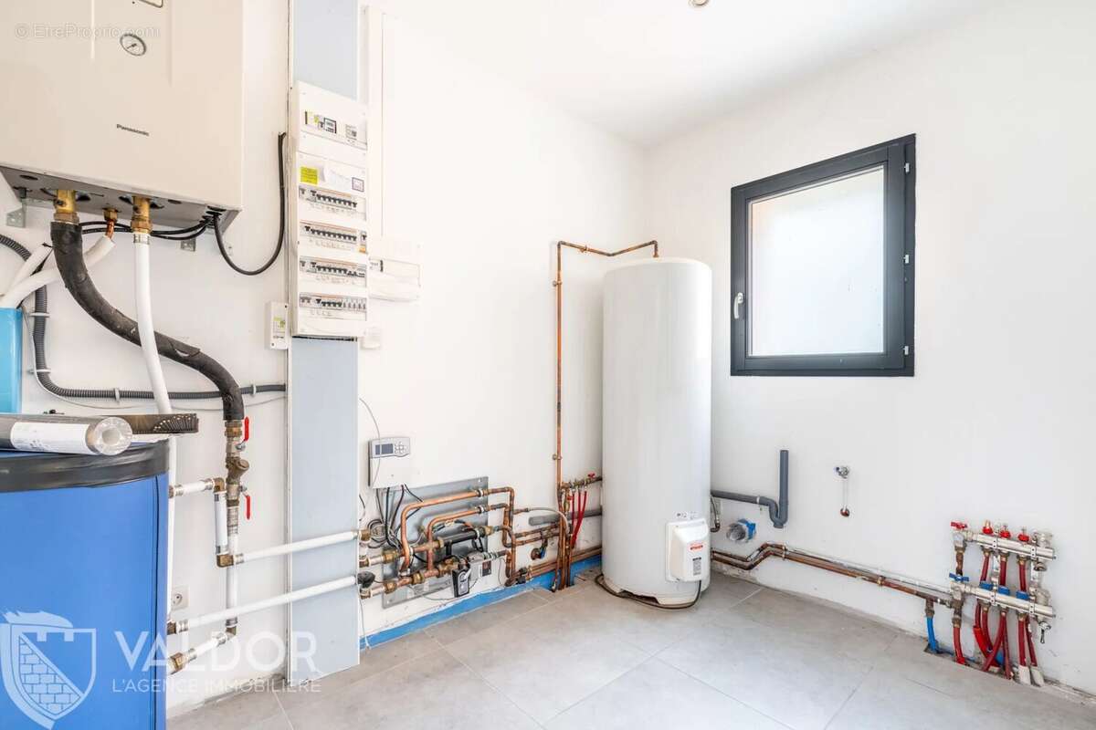 Maison à SAINT-GENIS-LES-OLLIERES