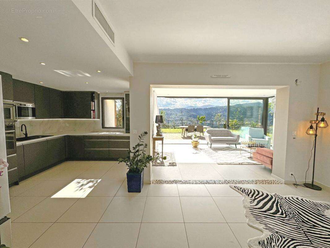 Propriété de Prestige à Vendre à Nice sur la Colline de Crémat - photo 6