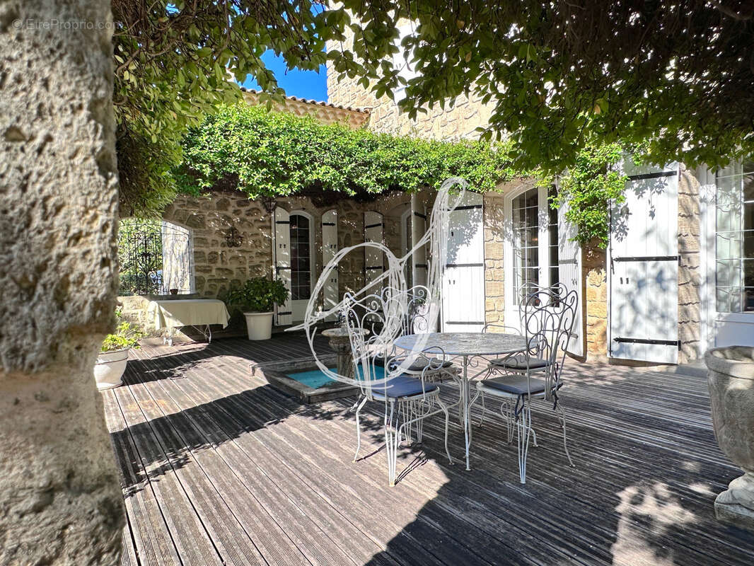 Maison de charme de type 5, 4 chambres avec piscine, garages sur plus de 1 000 m2 de terrain à Juvignac - photo 3