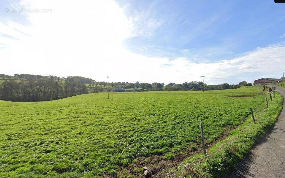 Terrain à JUSSAC