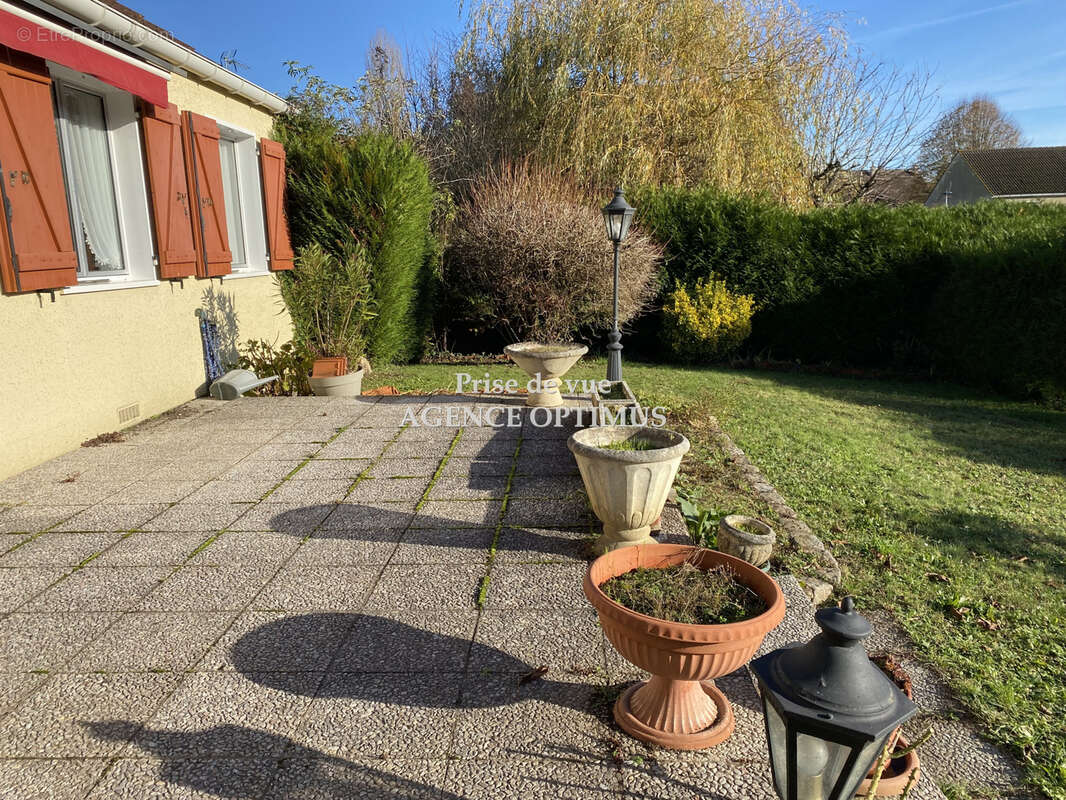 Maison à VILLENEUVE-LA-GUYARD