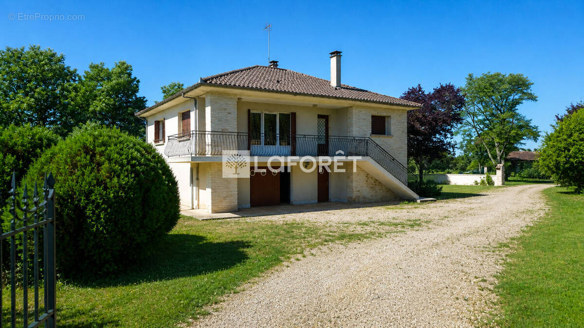 Maison à FLEURIEUX-SUR-L'ARBRESLE