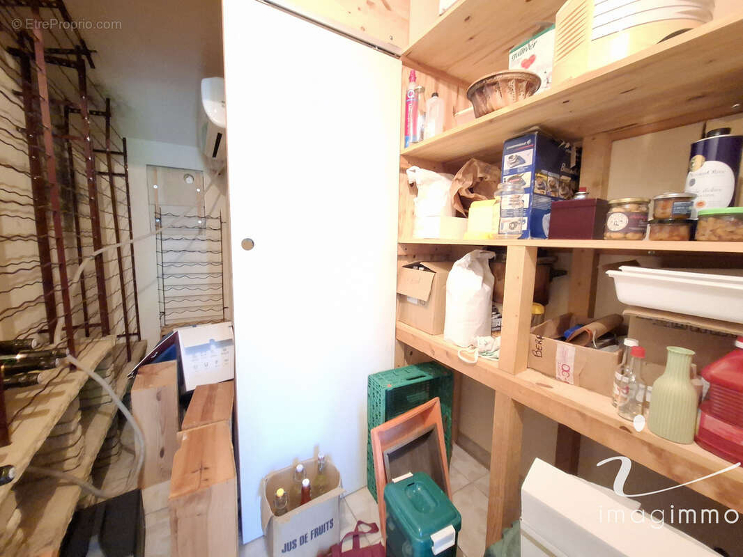 Au calme, découvrez cette villa pleine de charme avec 4 chambres sur une parcelle de plus de 600 m2 dans un éc - photo 11