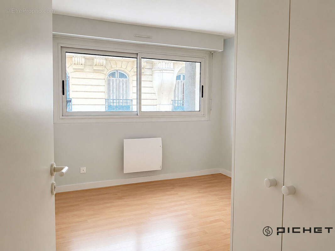 A Vendre - Appartement 2 pièces 57 m² + Place de parking Sous-sol - Vaugirard - Convention - photo 6