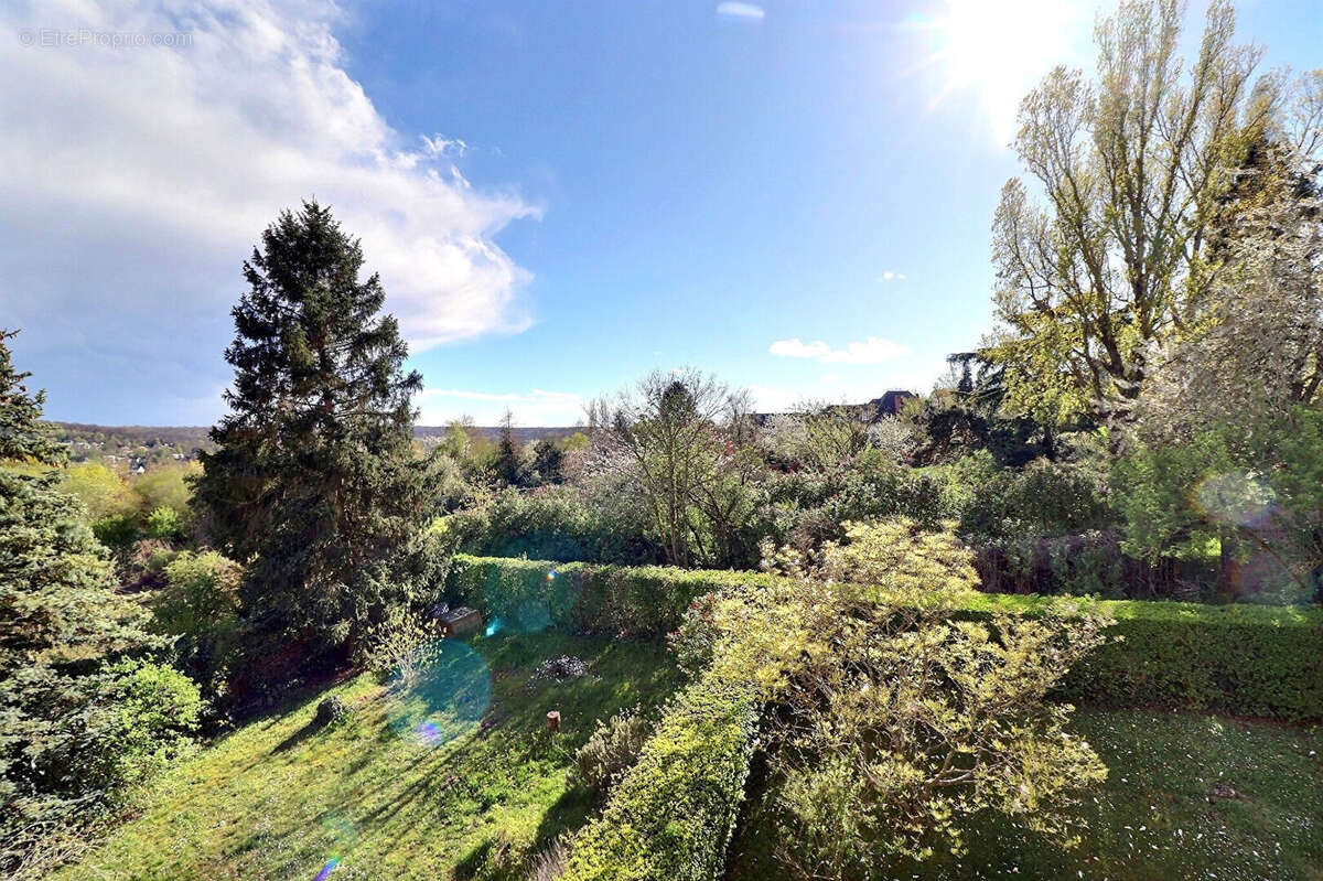 Appartement à MAREIL-MARLY