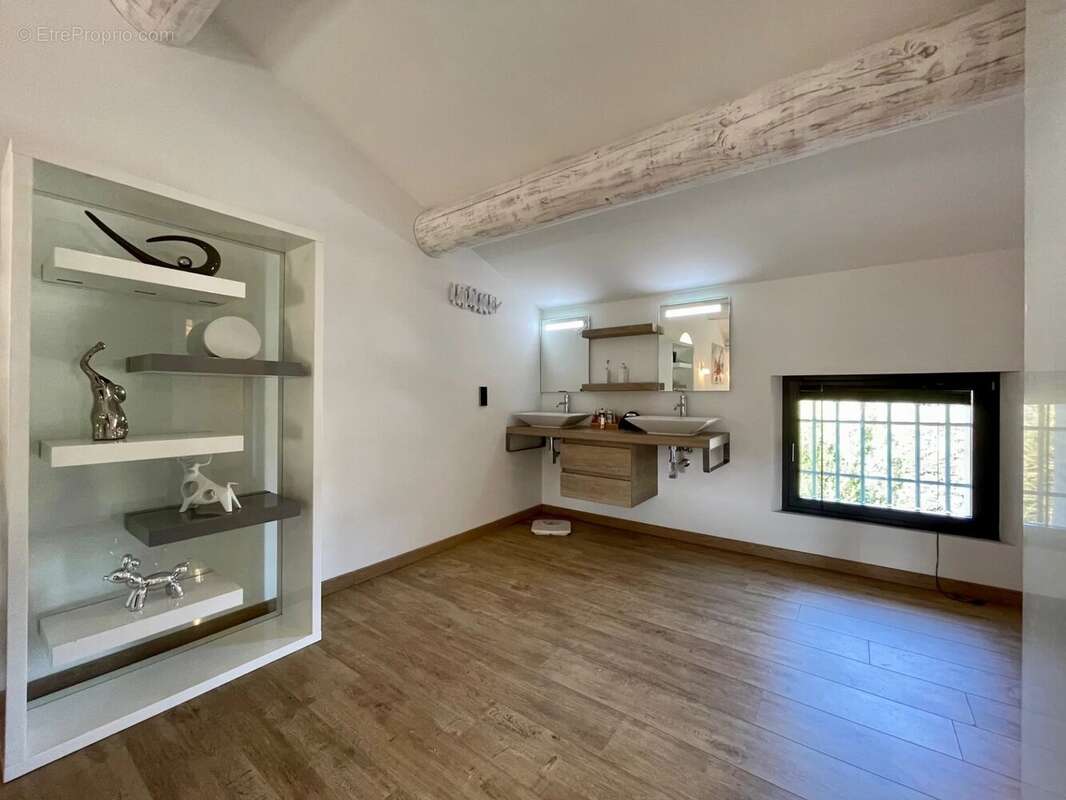 Maison à L&#039;ISLE-SUR-LA-SORGUE