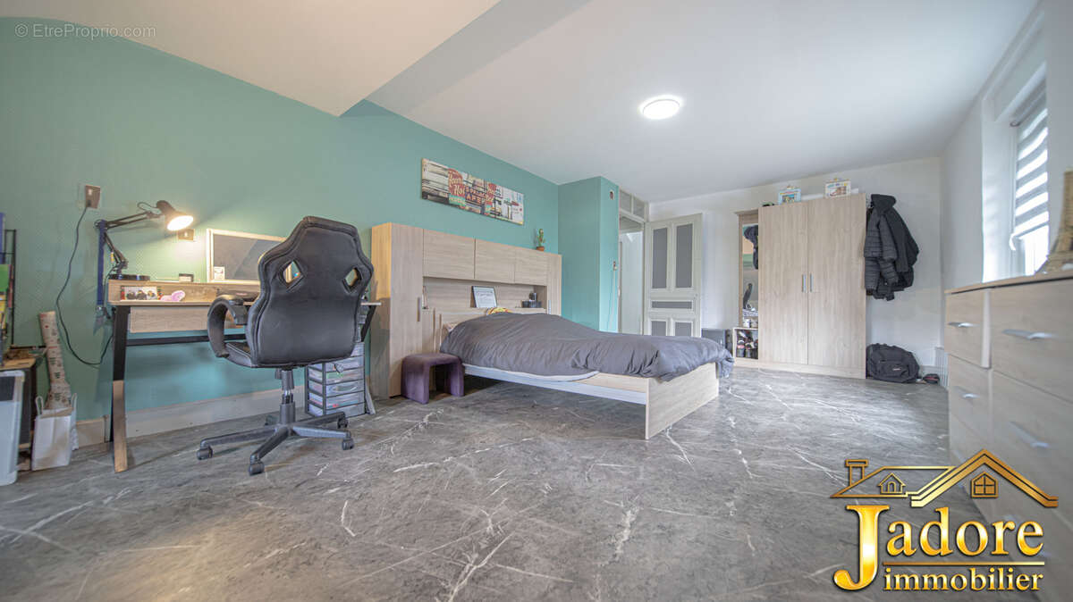 Ensemble immobilier entierement renove - photo 20