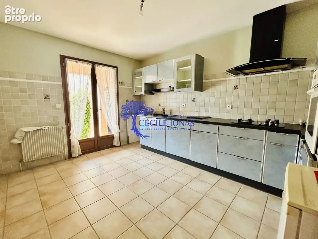 Maison de plain-pied avec piscine   La Londe-les-Maures, à deux pas du centre-ville - photo 5