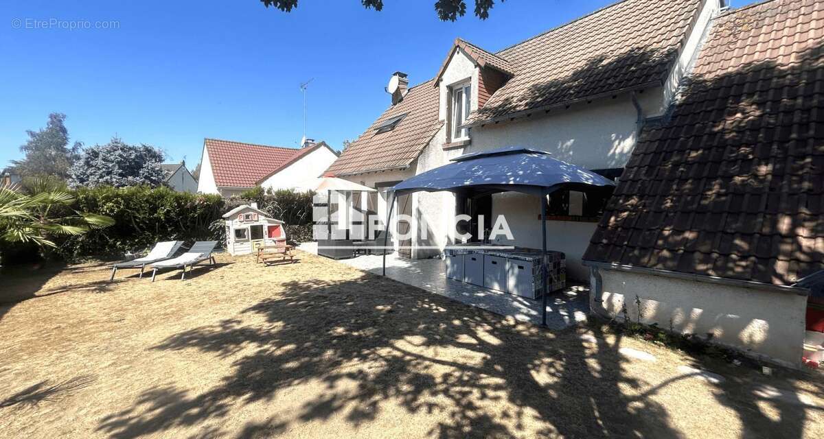 Maison familiale de 160 m2 au sol, quartier calme , proche de toutes les commodités - photo 9