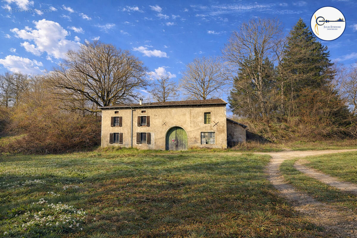Maison à CHARMOIS-L'ORGUEILLEUX