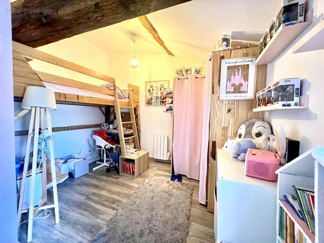 Maison à MONTFAUCON-MONTIGNE