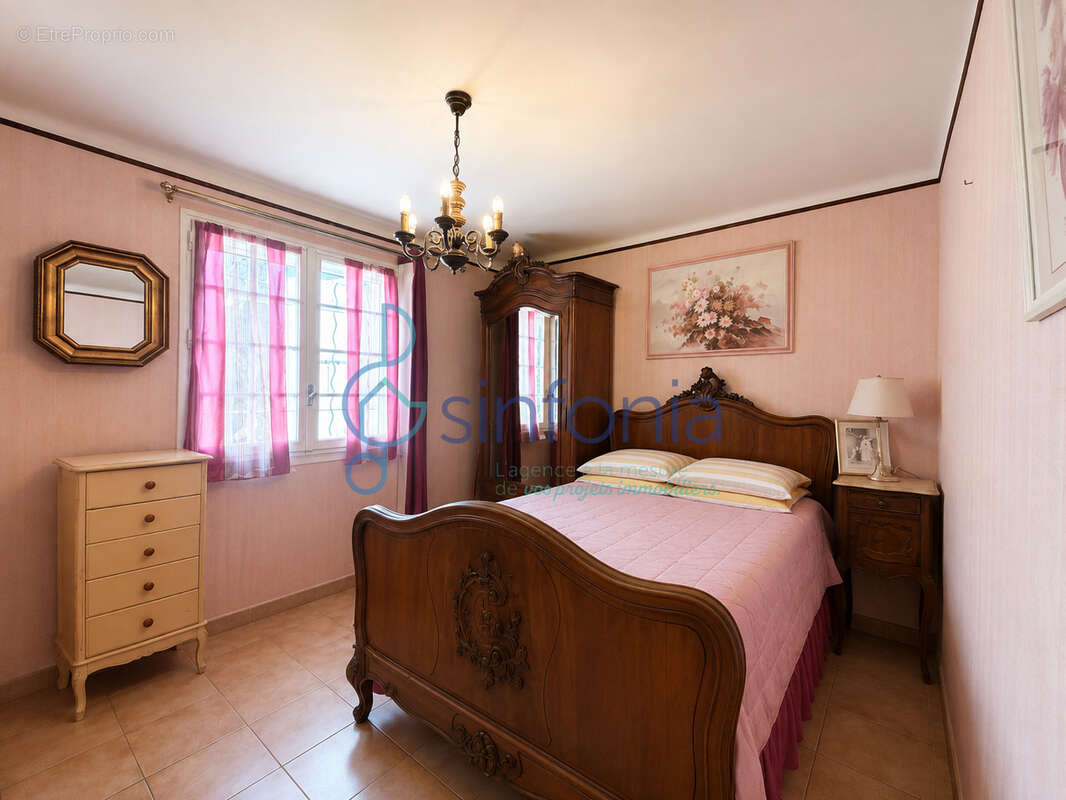 Nîmes   Maison de 120 m2 avec appartement indépendant de 45 m2, 2 garages et jardin - photo 19