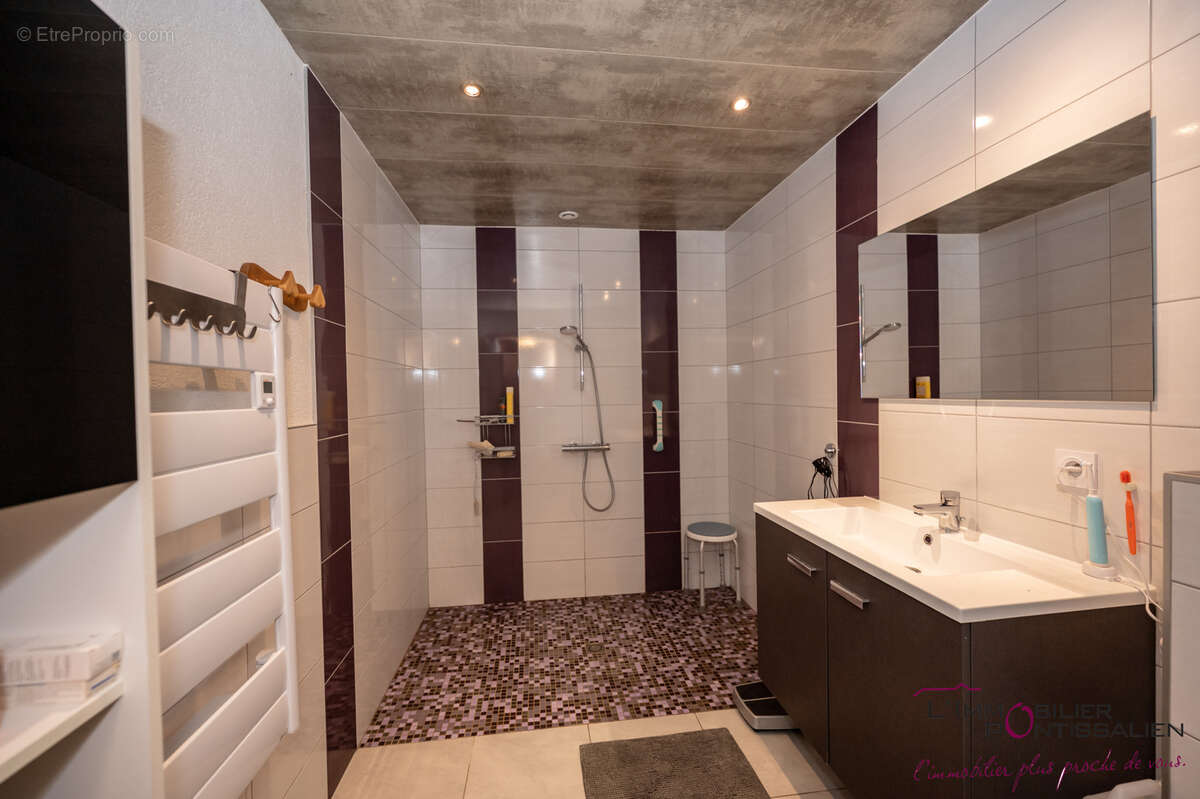 Maison de caractere offrant de beaux volumes - photo 38