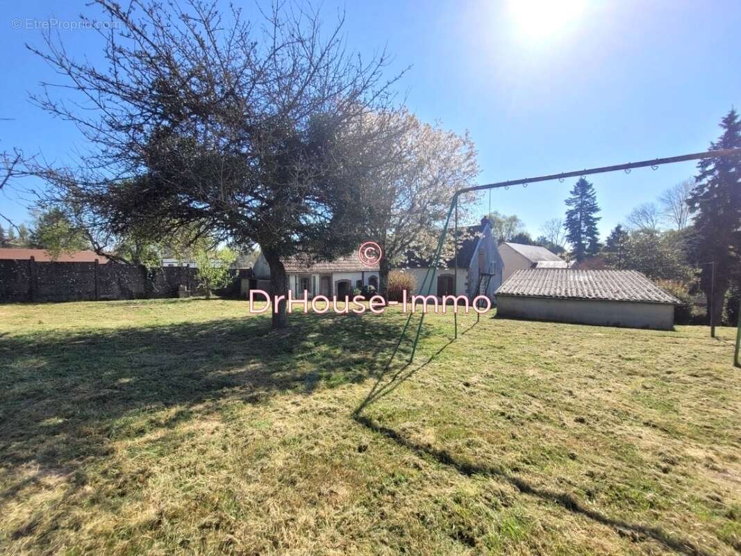 Maison à SAVIGNY-SUR-CLAIRIS