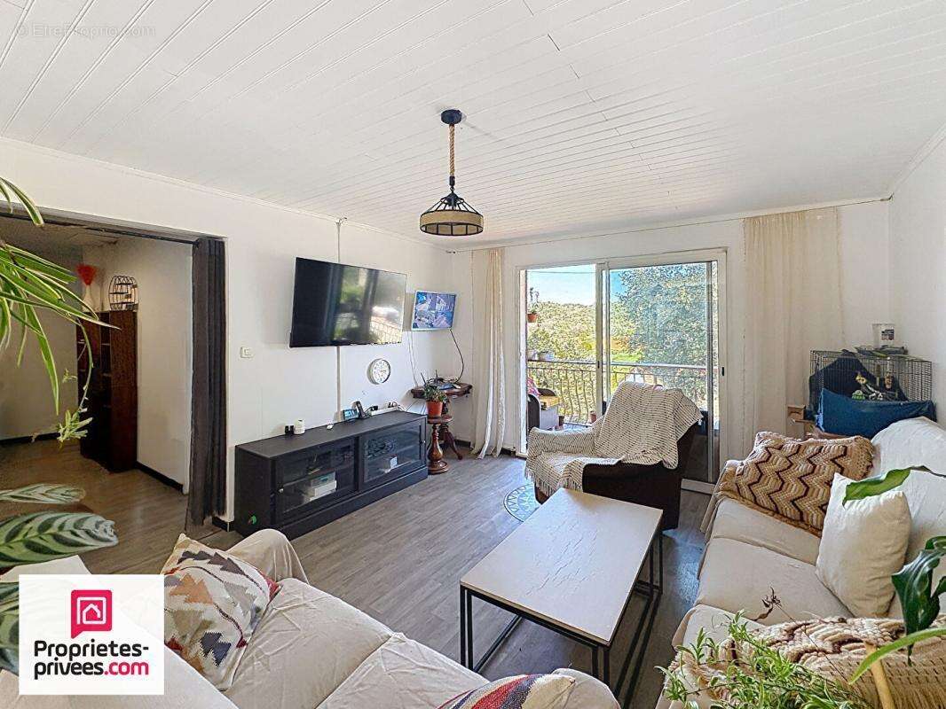 Villa avec grand garage sur 2360 m² de terrain divisible - photo 7