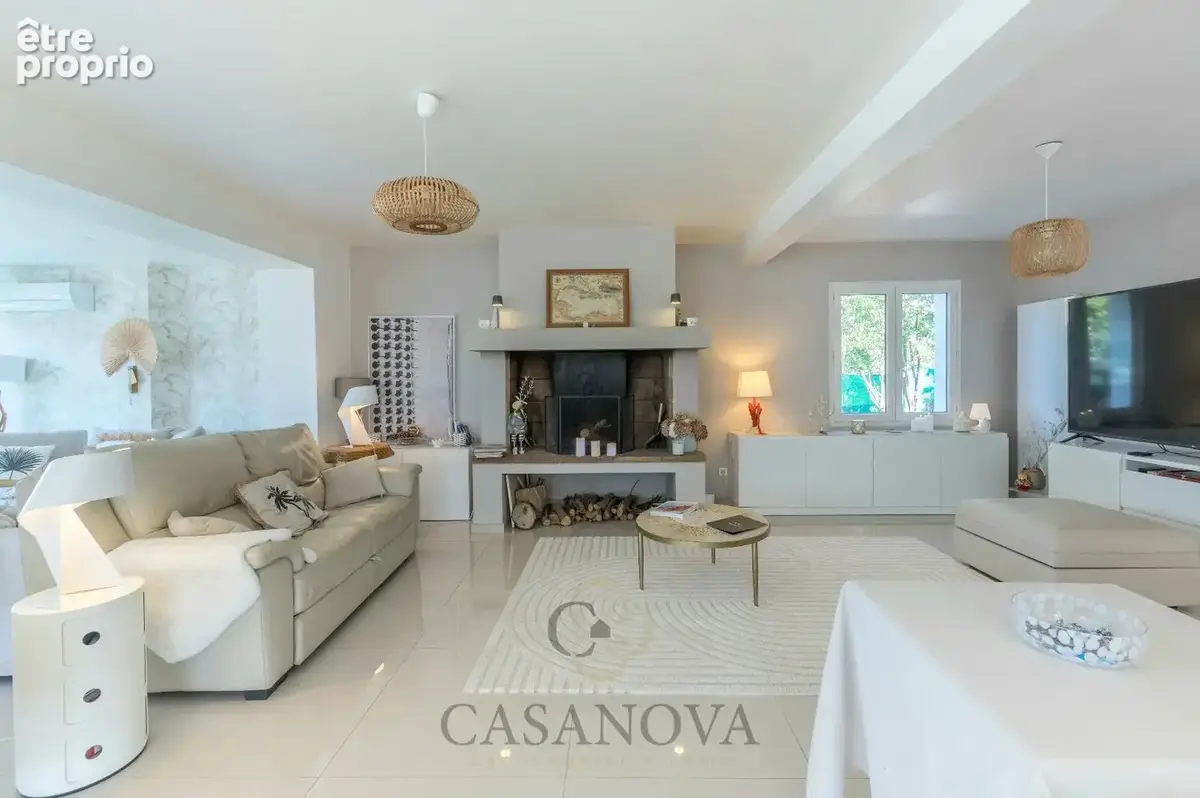 Montpellier Est. Superbe villa de 280m² avec piscine, garage et dépendances. - photo 3