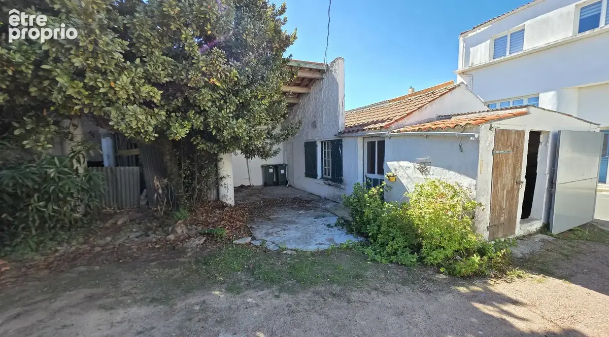 Propriété à rénover avec maisons et nombreuses dépendances   à 5 minutes à vélo de la plage - photo 11