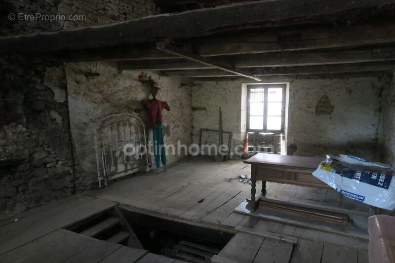 Maison à MERCY-LE-BAS