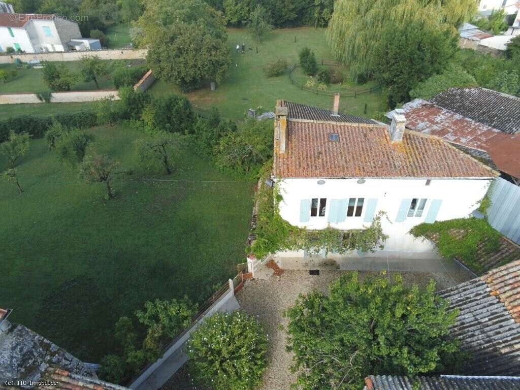 Maison à VILLEFAGNAN