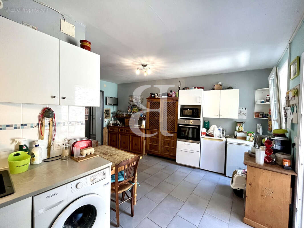 Maison 242 m² à Saint-Remy-De-Provence  - photo 6