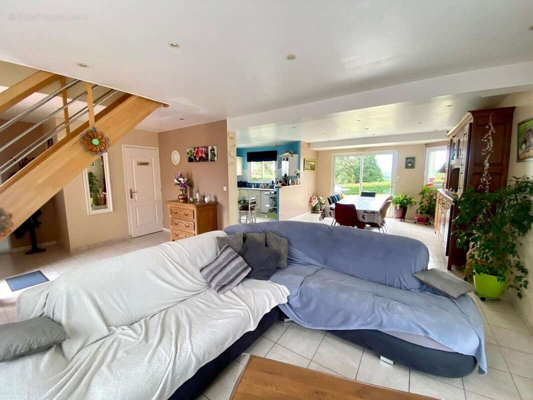 Maison à CONDE-SUR-VIRE