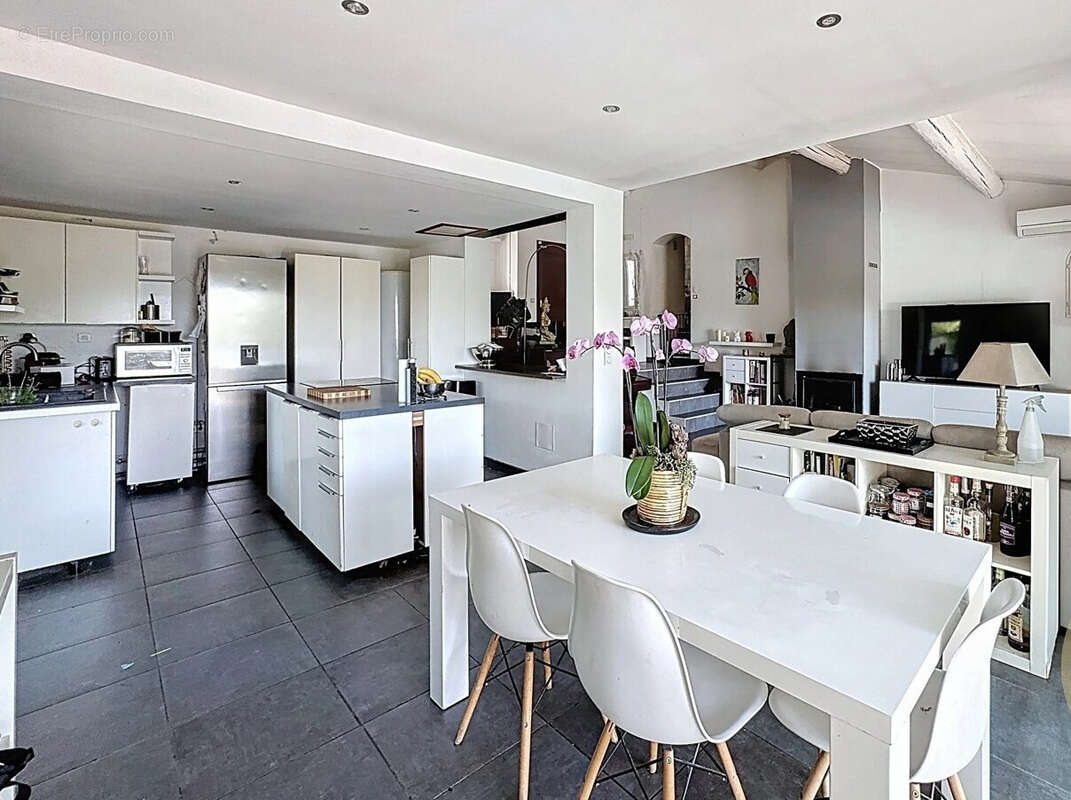 Maison à POURRIERES