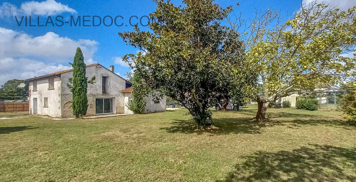 Maison à SAINT-CHRISTOLY-MEDOC