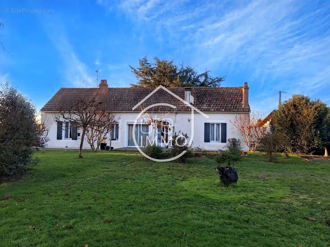 Maison à COURS-DE-PILE