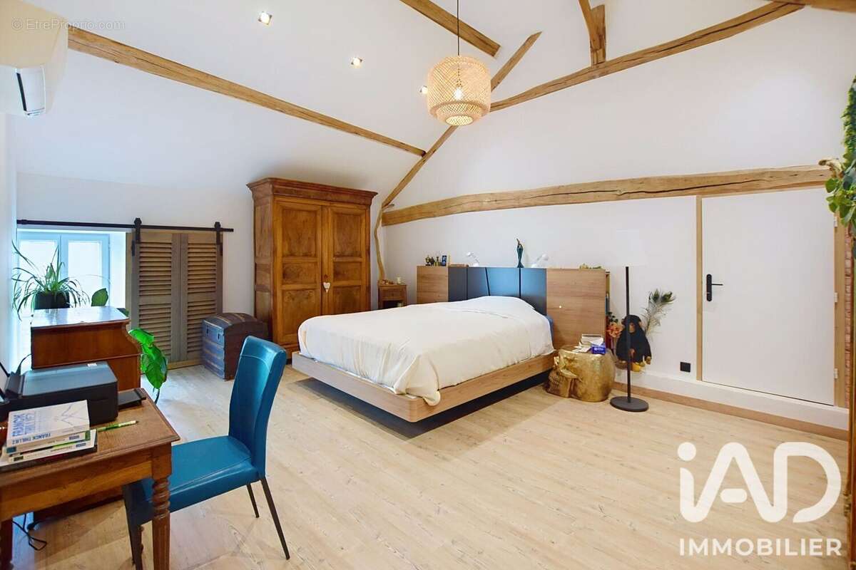 Maison 143 m² à Villeneuve-Le-Comte  - photo 7