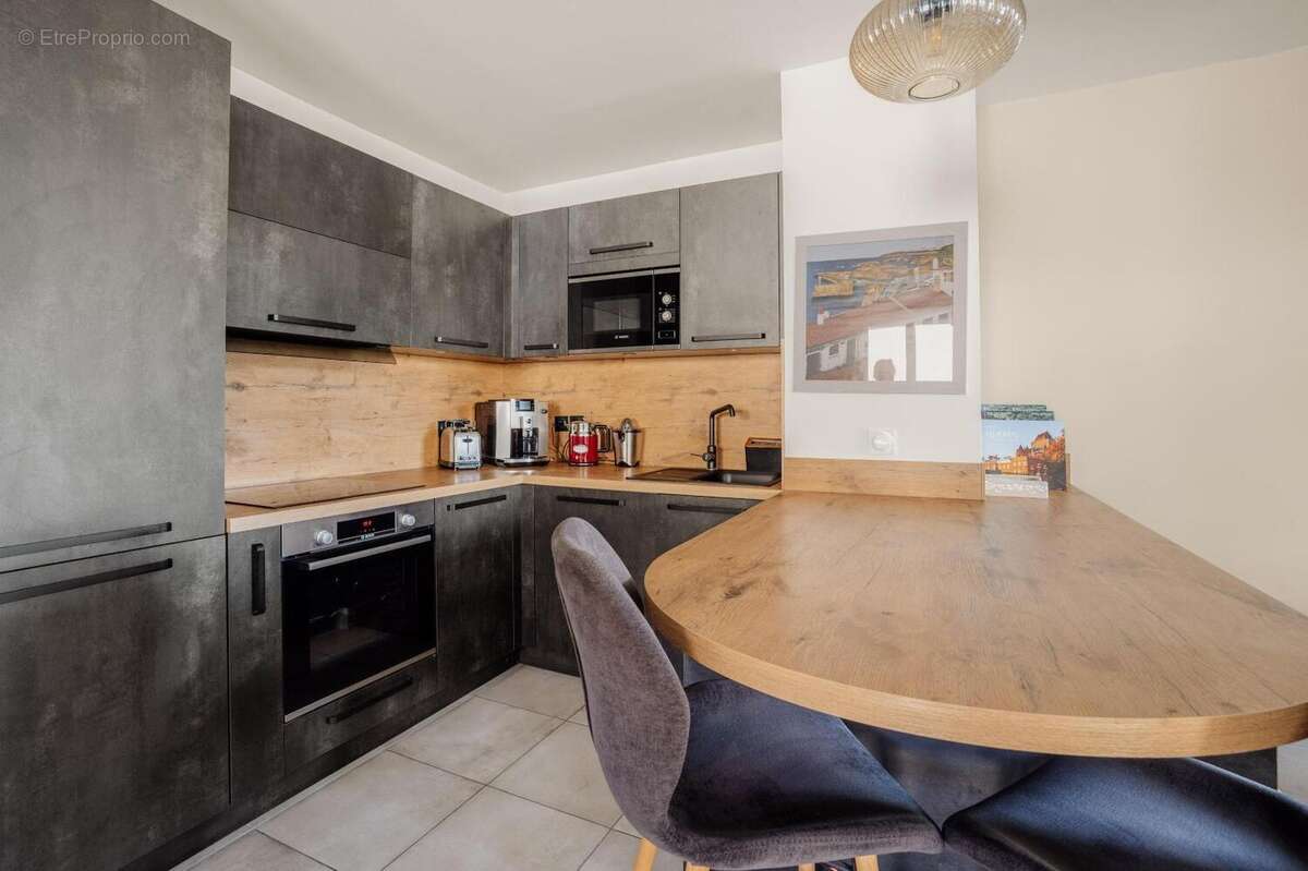   - Appartement à NEUVILLE-SUR-SAONE