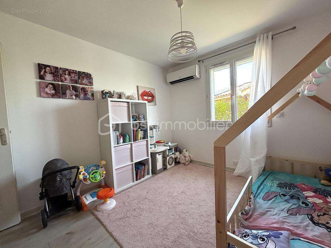 Belle villa de PLAIN-PIED avec 3 chambres dans quartier residentiel très calme avec piscine hors-sol - photo 4