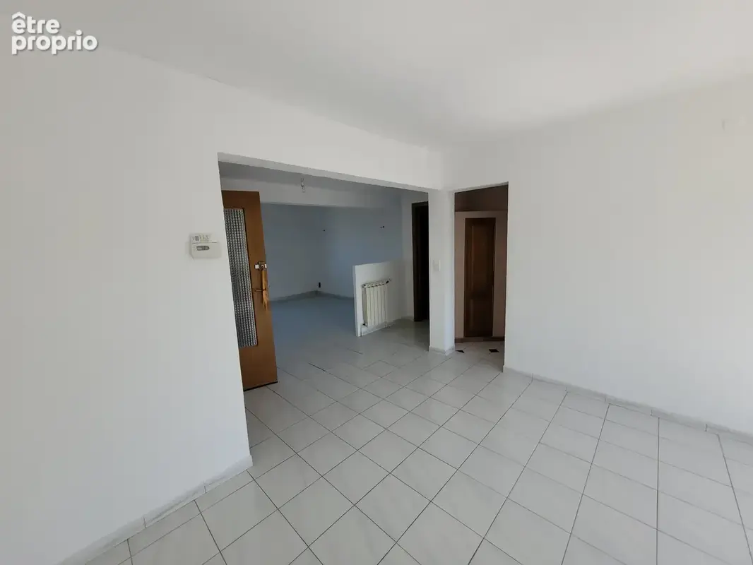 Fleury d'Aude Villa de type VI sur 3 niveaux, SH 145 m2 plus un garage de 15 m2 sur un terrain de 500 m2. - photo 11