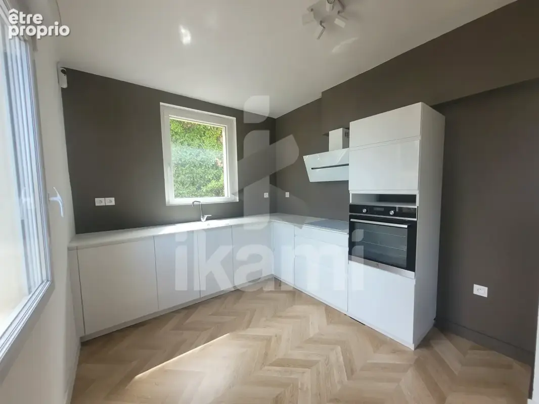 Maison - 85 m2 - 5 pièces - avec piscine et dépendances - photo 6